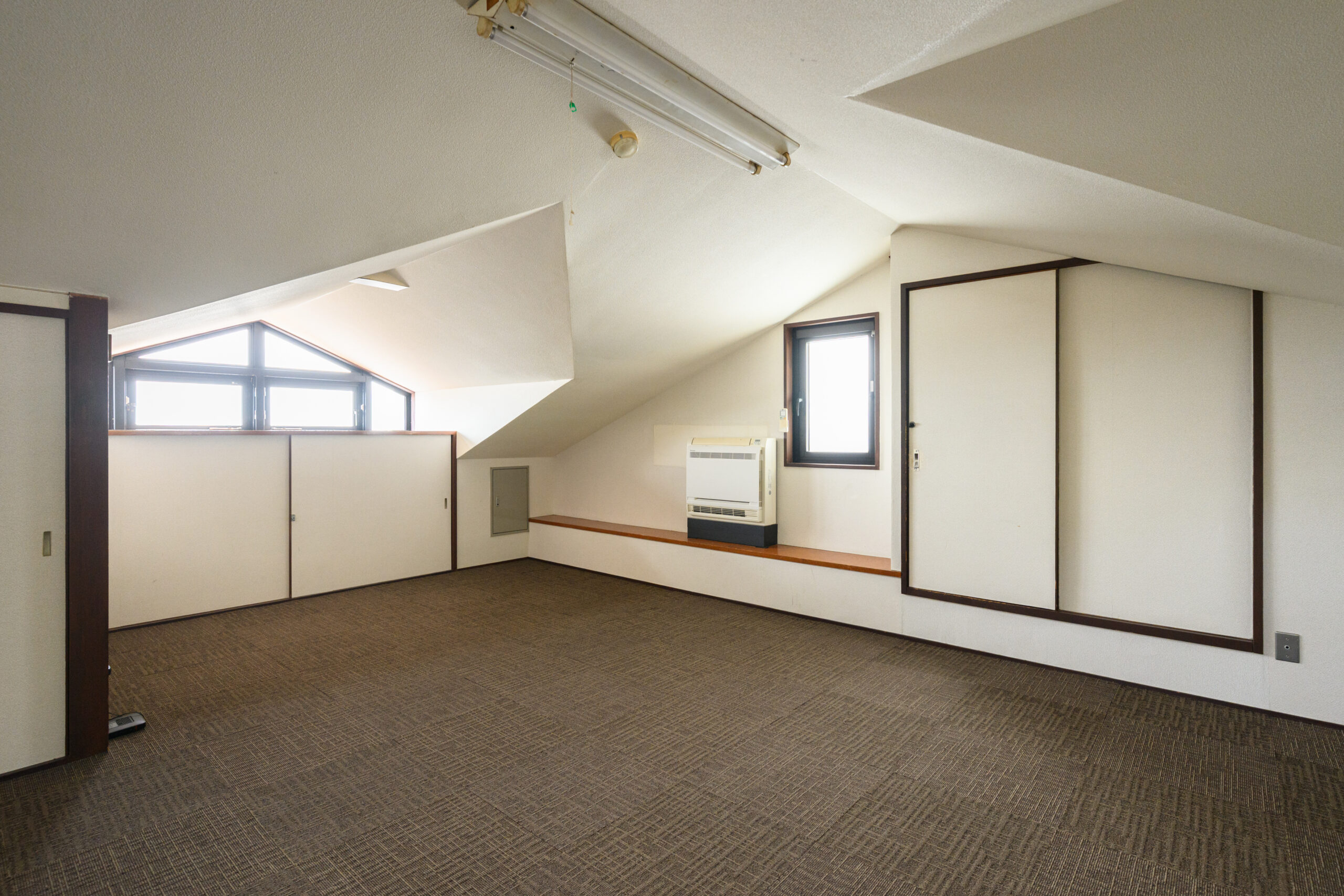 屋根裏部屋
